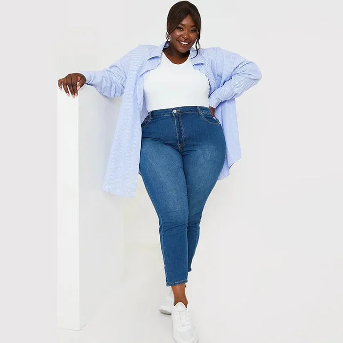 Stylowe damskie jeansy slim fit zapewniające najnowszy trend i elegancję