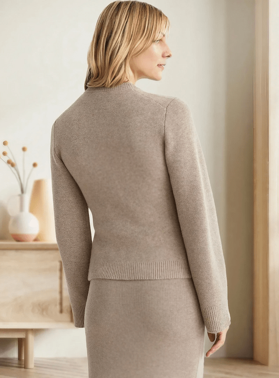 Stilvolle Damen-Strickjacke mit Knopfleiste im eleganten, klassischen Stil