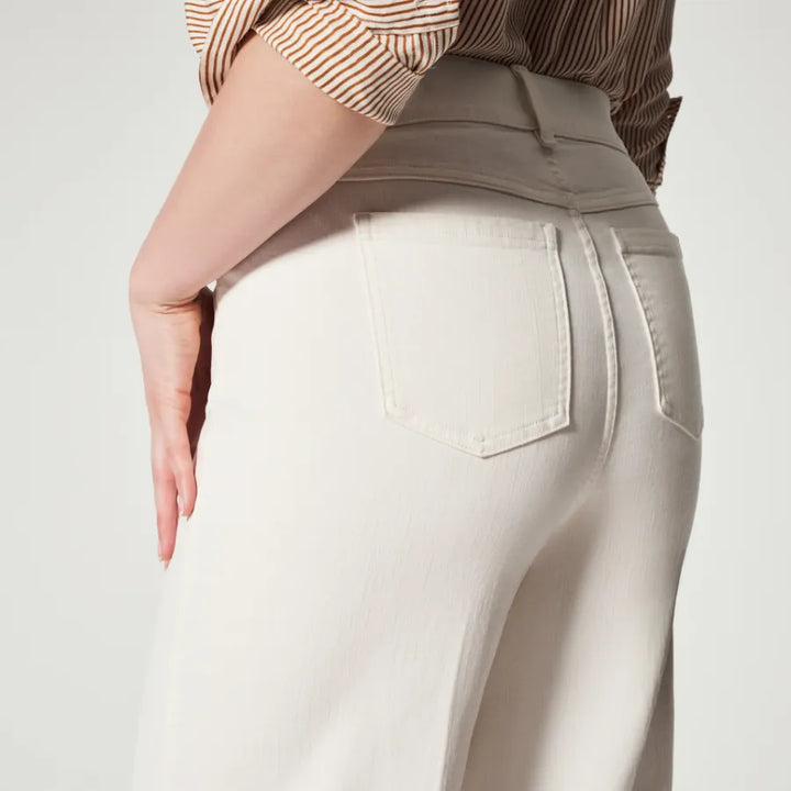 Modische und bequeme Damenjeans mit weitem Bein für einen modischen Look