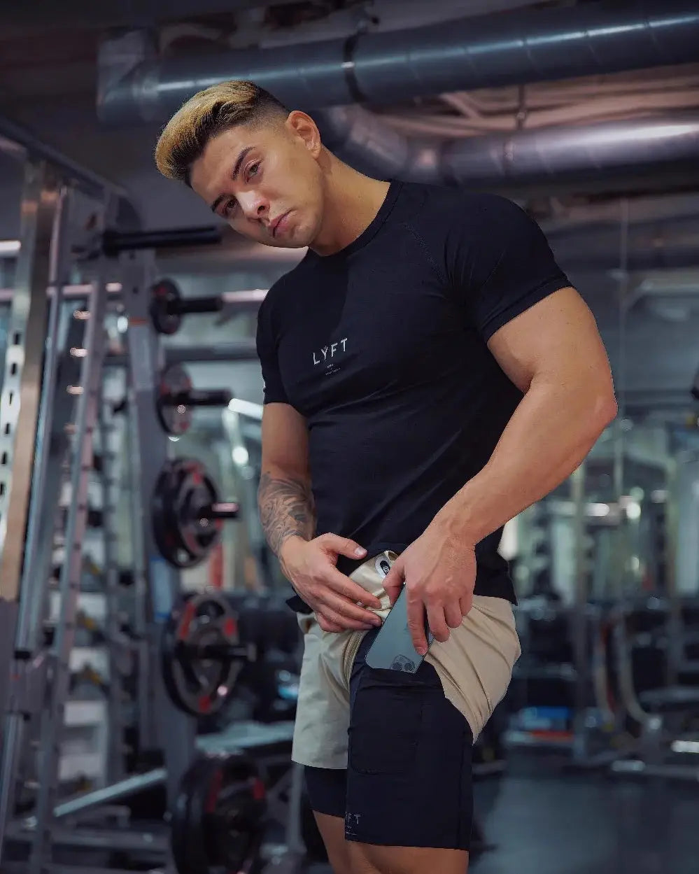 Doppellagige Fitness-Shorts für Männer - ideal für Training und sportliche Aktivitäten