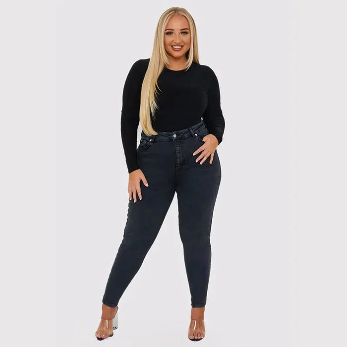Stylowe damskie jeansy slim fit zapewniające najnowszy trend i elegancję