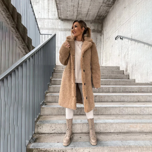 Modischer Damenplüschmantel für außergewöhnlichen Wärmekomfort und einen eleganten Look