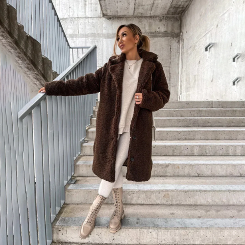 Modischer Damenplüschmantel für außergewöhnlichen Wärmekomfort und einen eleganten Look