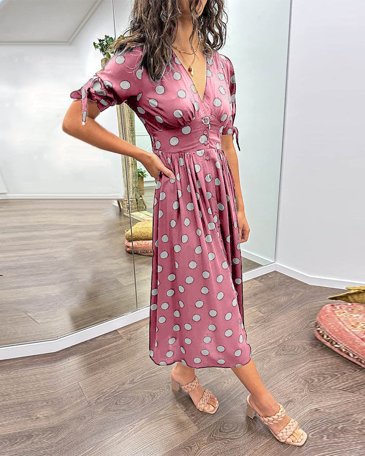 Mia™ gepunktetes Kleid mit gewagtem, tiefem Ausschnitt - außergewöhnliche Eleganz und einzigartiger Stil!
