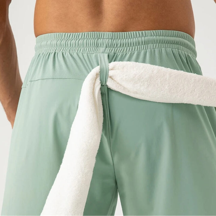Stylische Nylonshorts für Männer in verschiedenen Farben - der perfekte Sommerlook