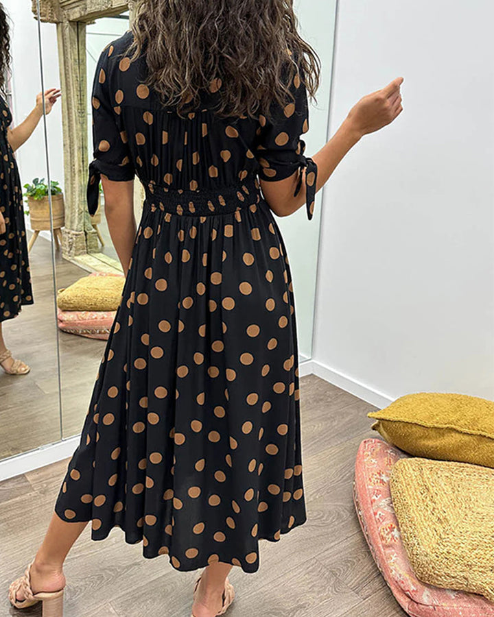 Mia™ gepunktetes Kleid mit gewagtem, tiefem Ausschnitt - außergewöhnliche Eleganz und einzigartiger Stil!
