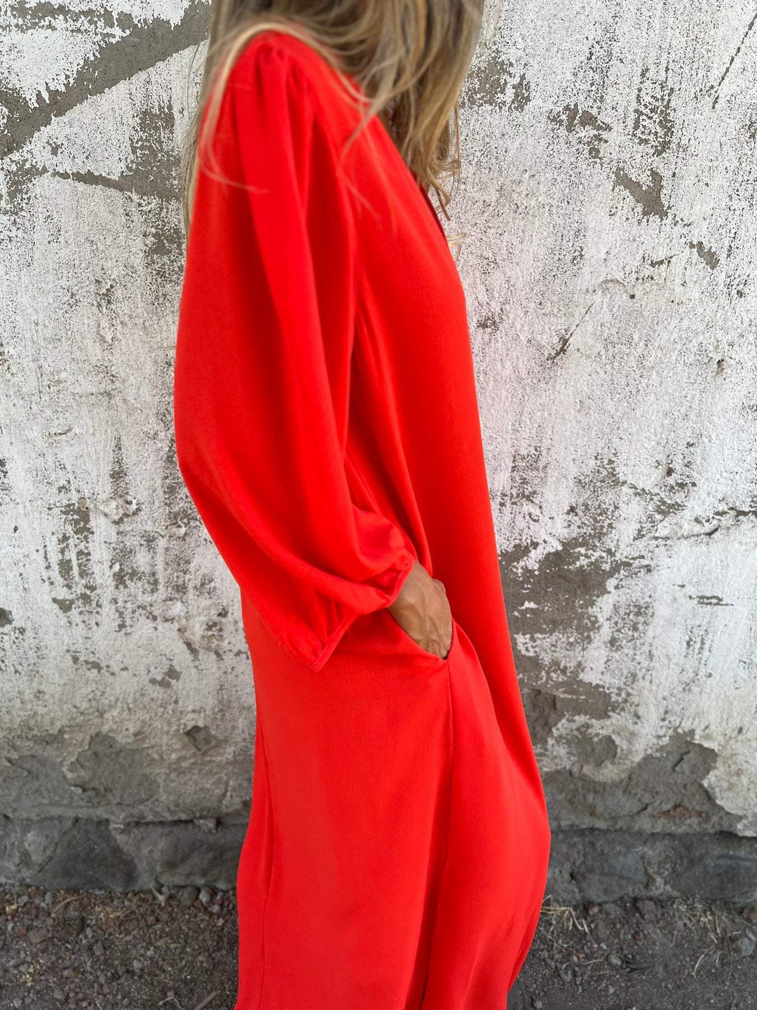 Elegantes Damen Maxikleid mit spitzem Ausschnitt - ein stilvoller und eleganter Look