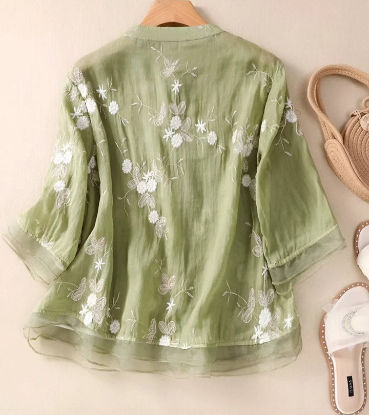 Elegantes Damenhemd im Vintage-Stil mit Verzierungen für einen einzigartigen Stil