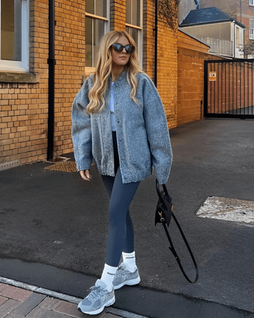 Modische Damenjacke mit funktionellen Seitentaschen