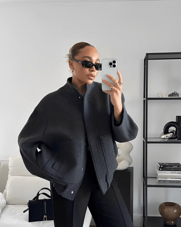 Modische Damenjacke mit funktionellen Seitentaschen