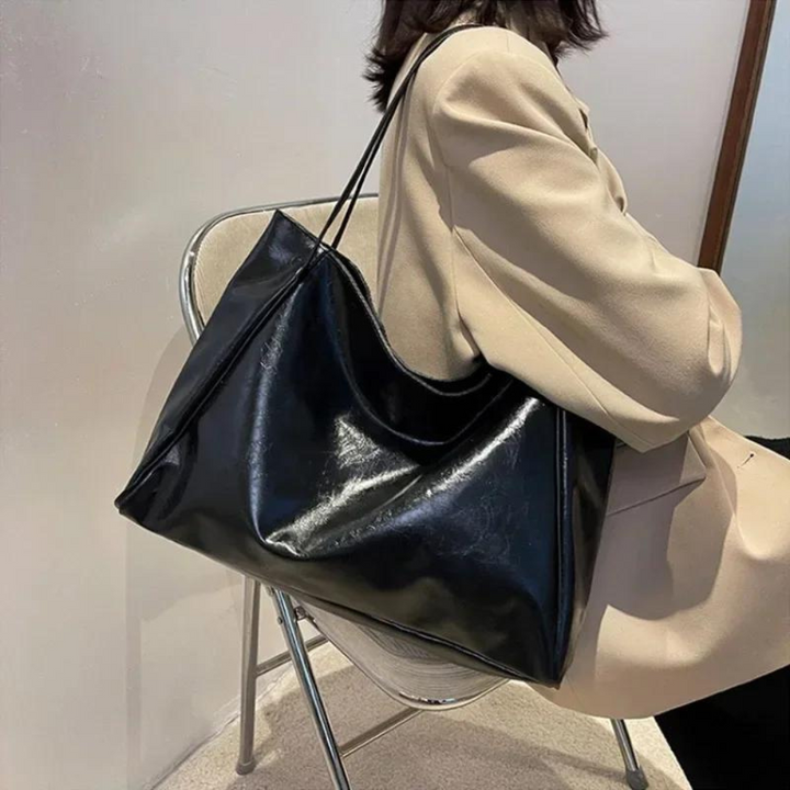 Zella | Sophisticated Bordeaux Leather Handbag voor Stijl en Praktisch Gebruik