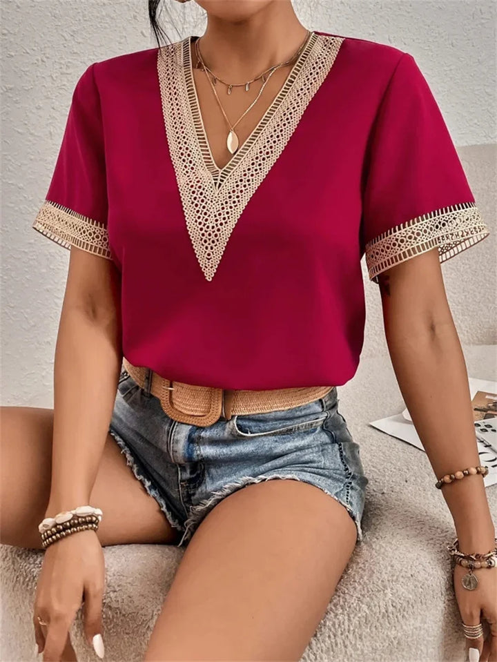 Modisches Damen-Sommer-T-Shirt mit spitzem Ausschnitt und dezenten Spitzenakzenten