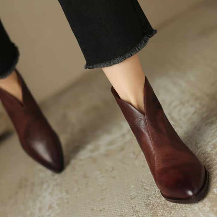 Anspruchsvolle Damenstiefel aus Leder mit elegantem Blockabsatz