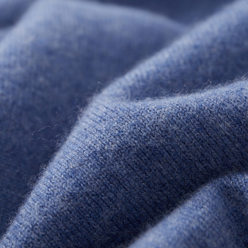 Exklusive Herren-Kapuzenjacke aus weicher Kaschmirwolle mit Reißverschluss - das Nonplusultra in Premium-Qualität