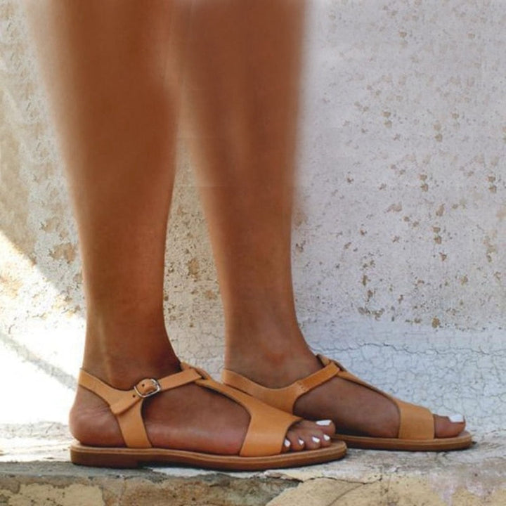 Stilvolle und bequeme klassische flache Damensandalen für einen eleganten Look