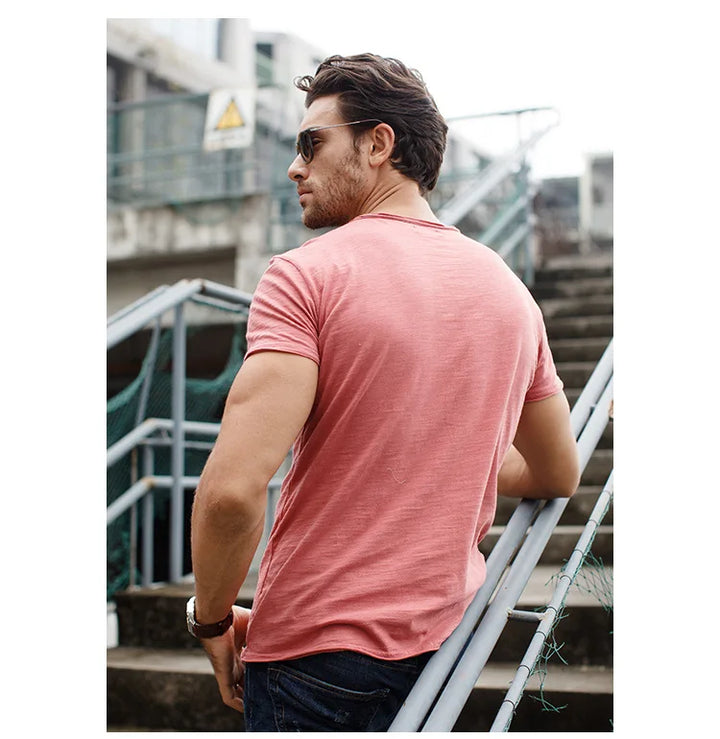 Elegantes Herren-T-Shirt aus Baumwolle - perfekt für jede Gelegenheit