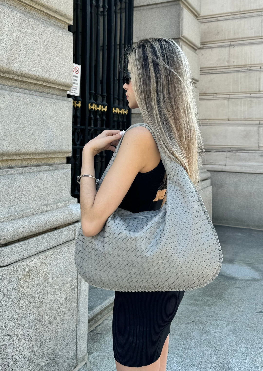 Vayda | Elegante Borsa a Mano in Tessuto Grigio Chiaro con Design Moderno e Alla Moda