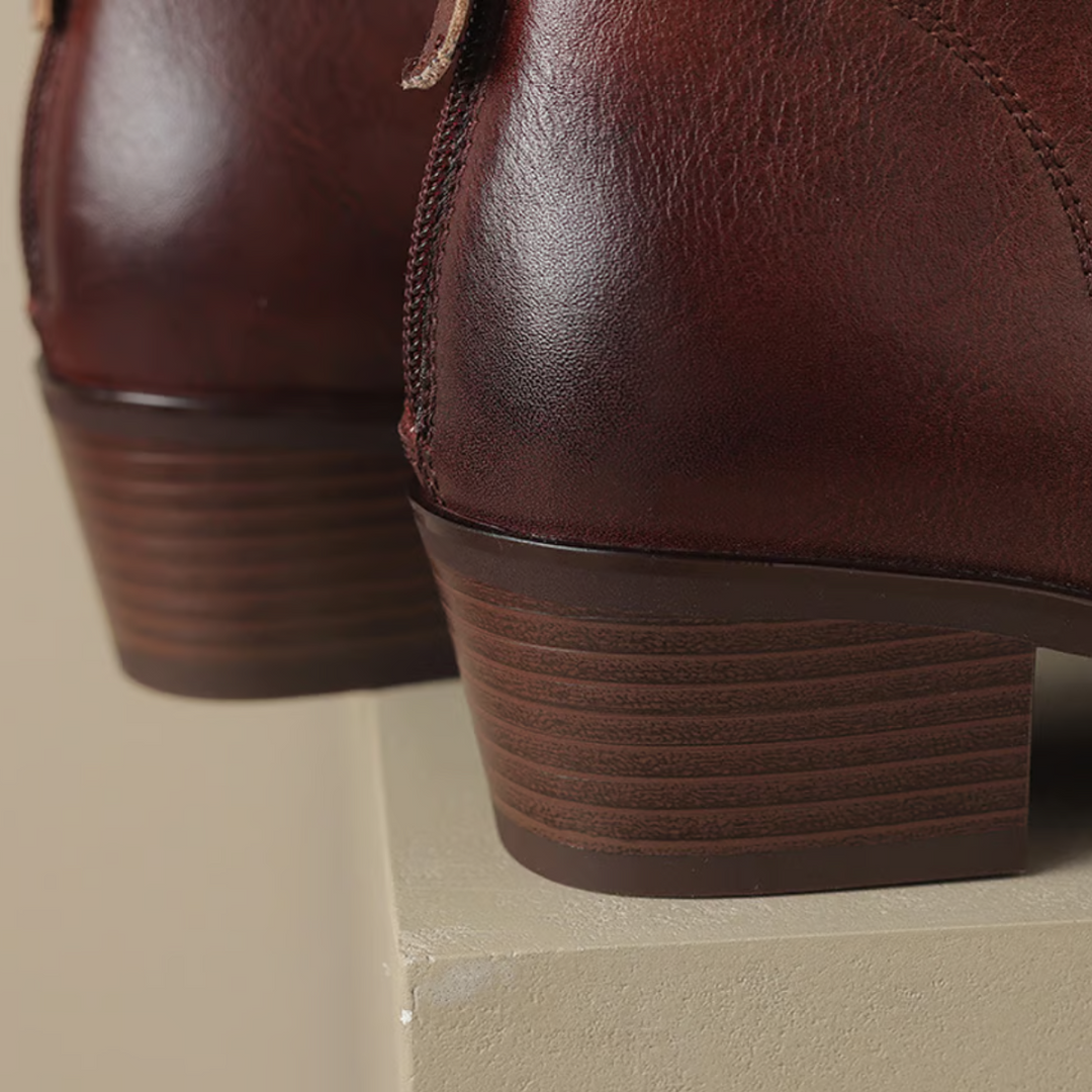 Anspruchsvolle Damenstiefel aus Leder mit elegantem Blockabsatz