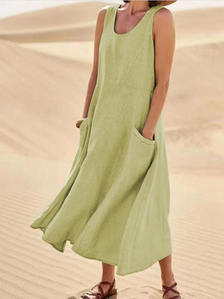 Stilvolles und elegantes Damenkleid aus weich fließendem Stoff für besondere Anlässe