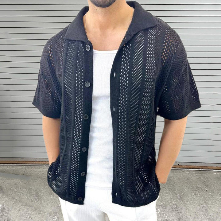 Stylisches Kurzarm-Strandhemd für Männer - atmungsaktiv und mit trendigem Perforationsmuster