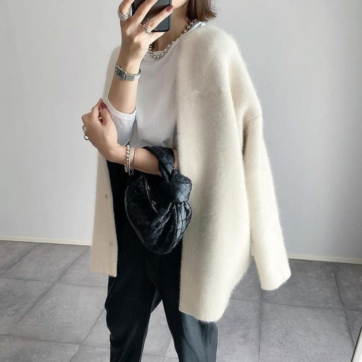 Modische Damenstrickjacke mit modernem Design für einen eleganten Stil