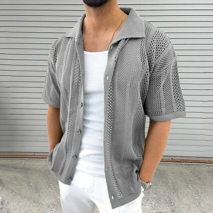 Stylisches Kurzarm-Strandhemd für Männer - atmungsaktiv und mit trendigem Perforationsmuster
