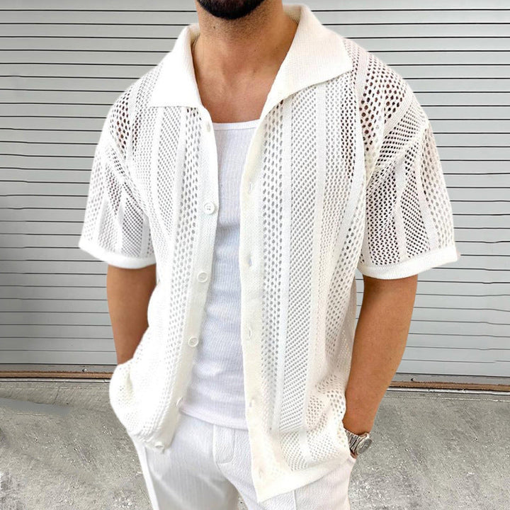 Stylisches Kurzarm-Strandhemd für Männer - atmungsaktiv und mit trendigem Perforationsmuster