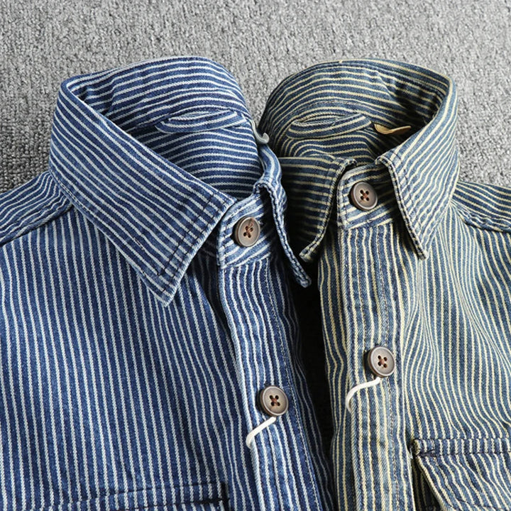 Elegantes und stilvolles Herrenhemd aus Vintage-Denim - ein klassischer und zeitloser Look