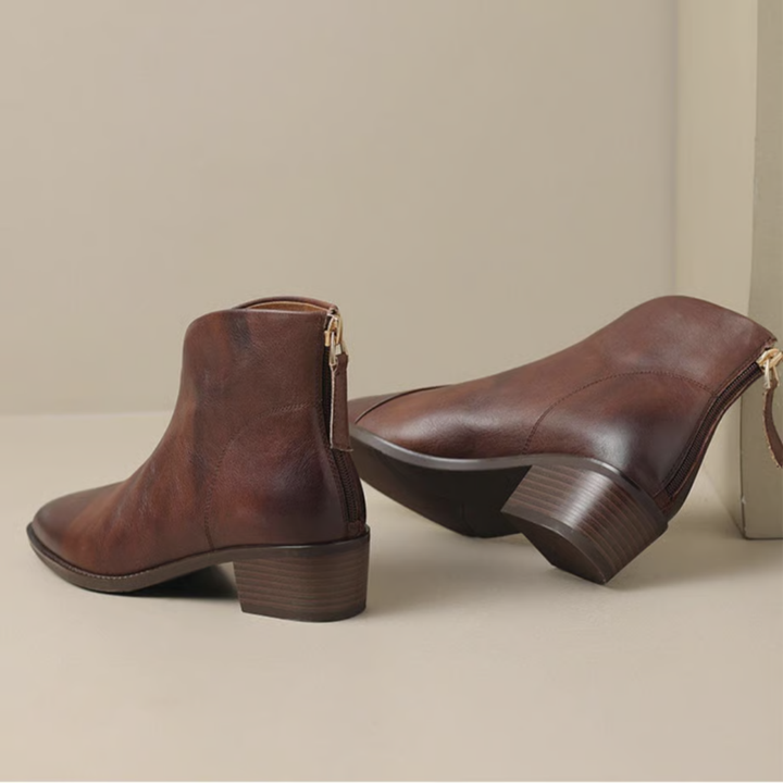 Anspruchsvolle Damenstiefel aus Leder mit elegantem Blockabsatz