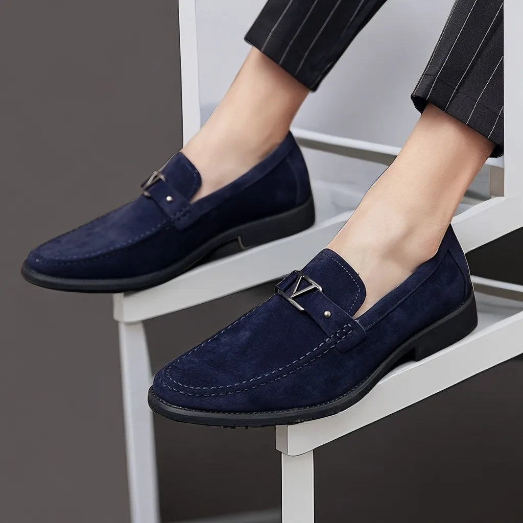 Stilvolle Herren-Slipper aus hochwertigem, handgefertigtem Wildleder für eleganten Komfort