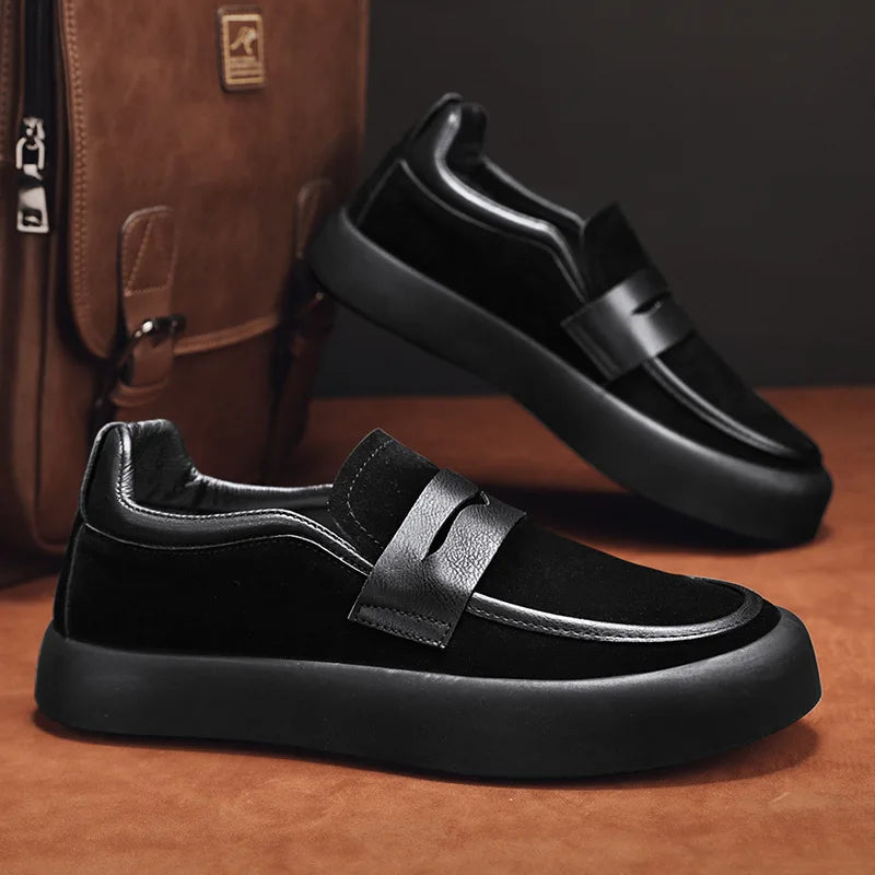 Elegante und bequeme Herren-Slipper aus Wildleder - die perfekte Wahl für jede Gelegenheit