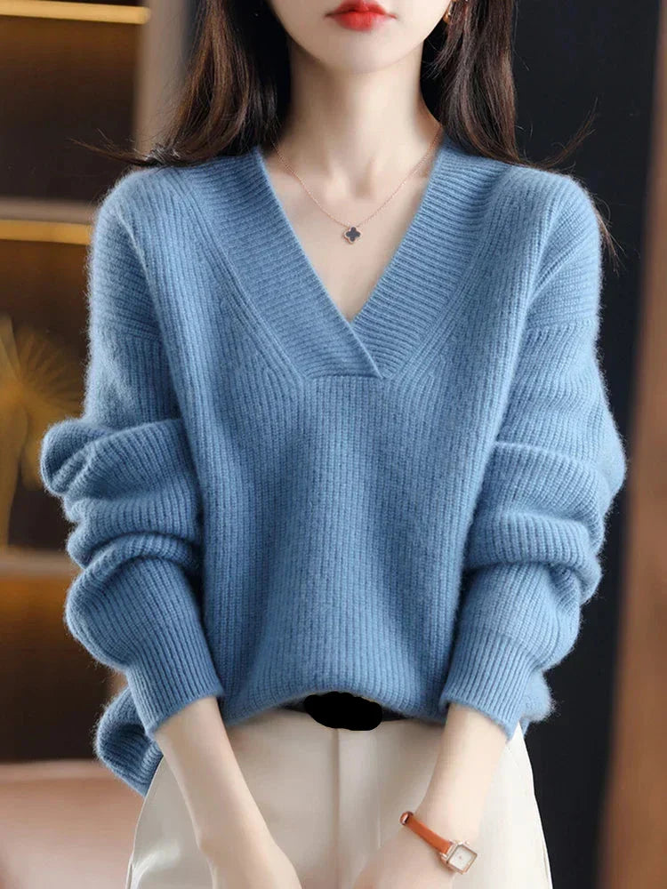 Modischer Damenstrickpullover mit spitzem Ausschnitt für einen eleganten Look