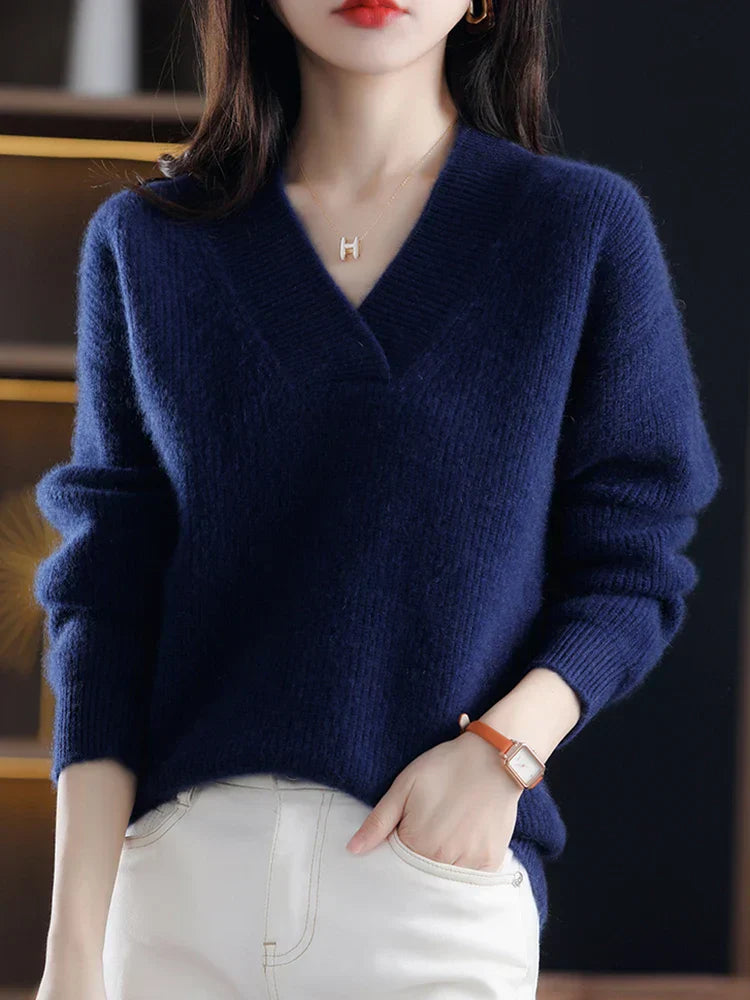 Modischer Damenstrickpullover mit spitzem Ausschnitt für einen eleganten Look