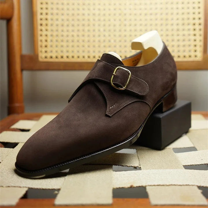 Elegante Herrenschuhe für jeden Anlass aus stilvollem dunkelbraunem Wildleder