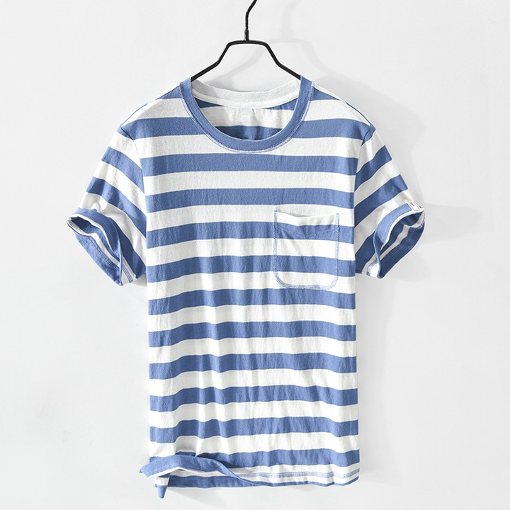 Florian | Modisches gestreiftes T-Shirt mit Brusttasche im modernen skandinavischen Stil