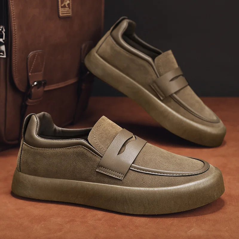 Elegante und bequeme Herren-Slipper aus Wildleder - die perfekte Wahl für jede Gelegenheit