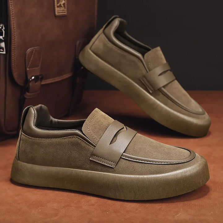 Elegante und bequeme Herren-Slipper aus Wildleder - die perfekte Wahl für jede Gelegenheit