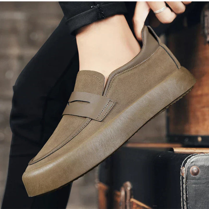 Elegante und bequeme Herren-Slipper aus Wildleder - die perfekte Wahl für jede Gelegenheit