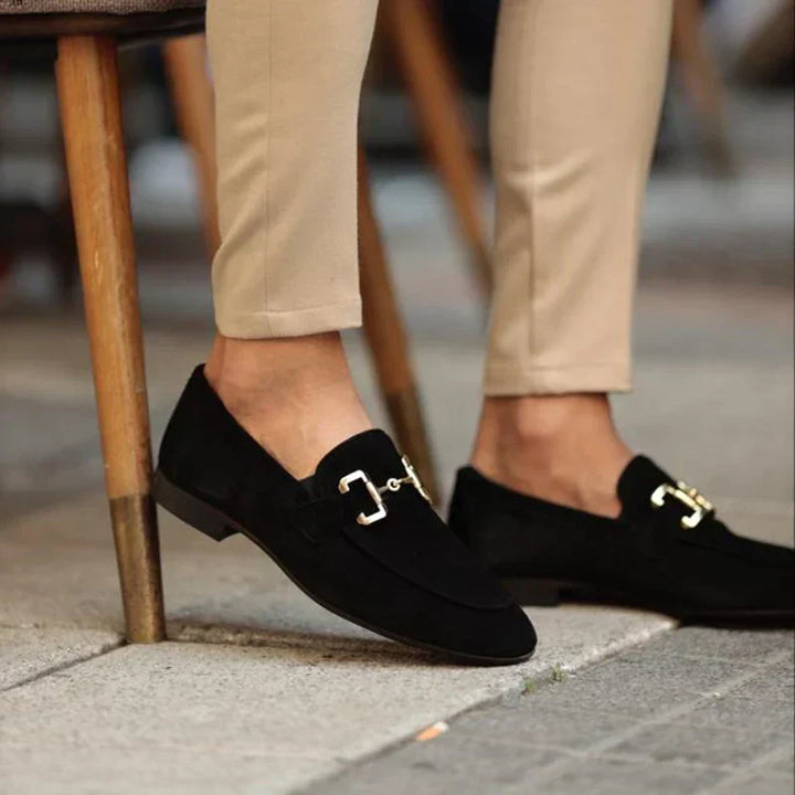 Exklusive Herren-Slipper aus Wildleder mit Schnürsenkeln - das perfekte elegante Accessoire