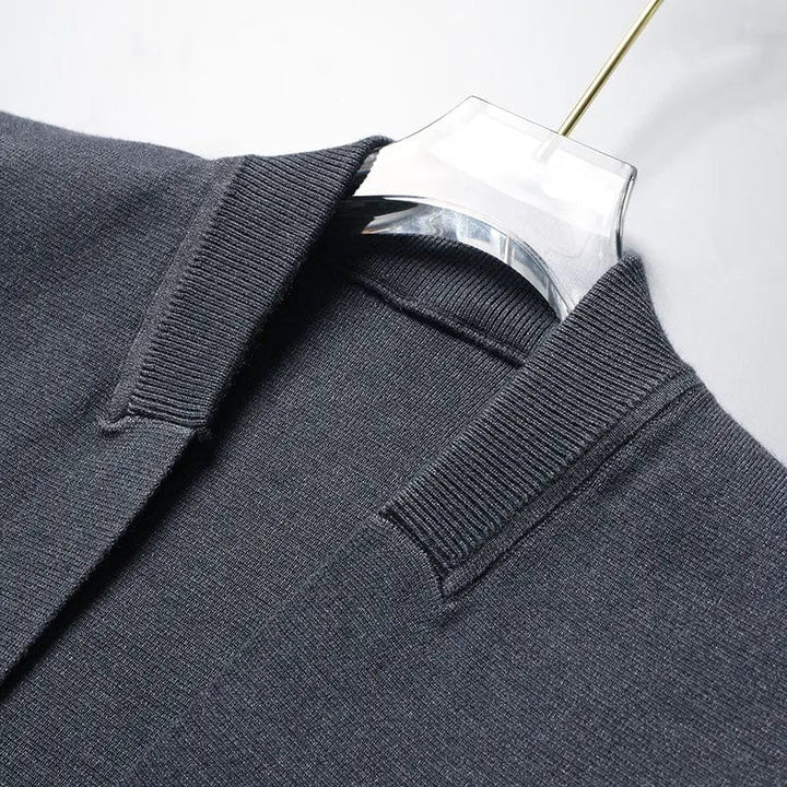 Stilvolle Damen-Strickjacke mit Knopfleiste im eleganten, klassischen Stil