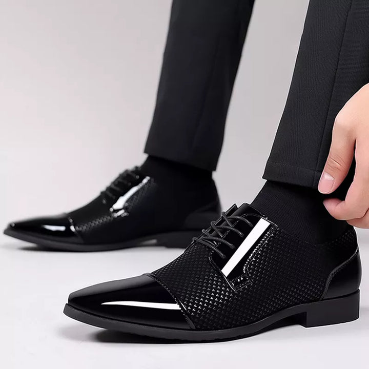 Elegante Herren Lederschuhe mit dekorativen Kristallen