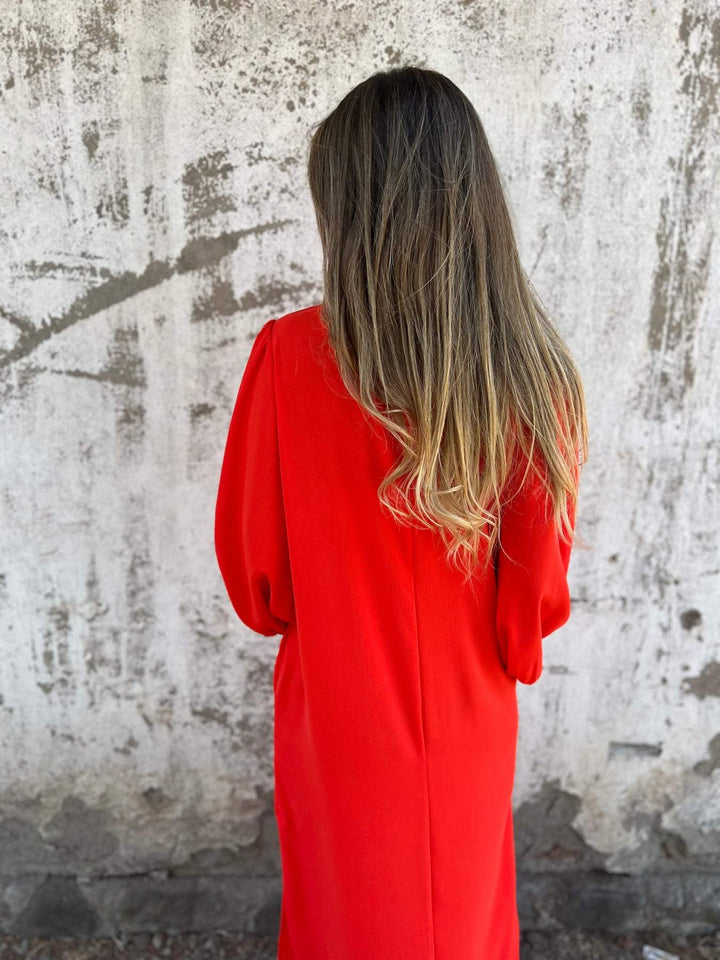 Elegantes Damen Maxikleid mit spitzem Ausschnitt - ein stilvoller und eleganter Look