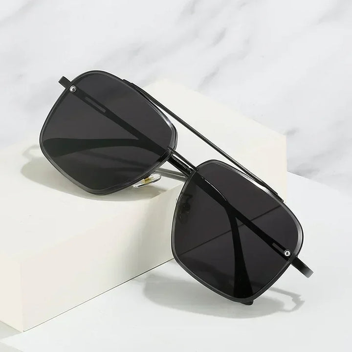 Elegante Aviator-Sonnenbrille für Männer in modernem, quadratischem Design