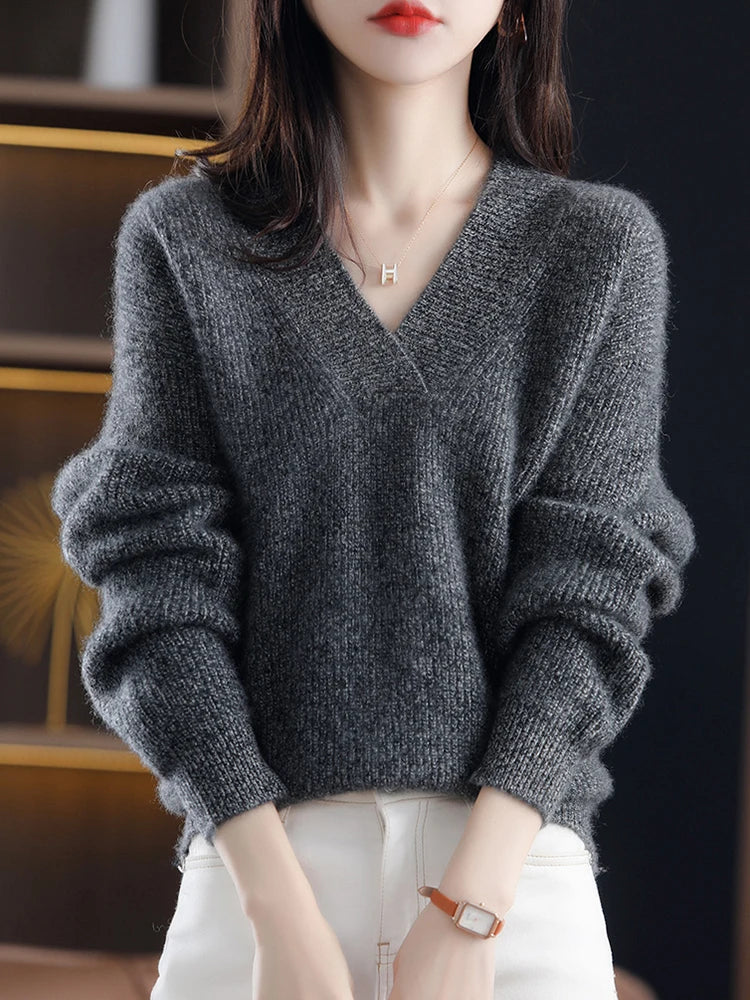 Modischer Damenstrickpullover mit spitzem Ausschnitt für einen eleganten Look