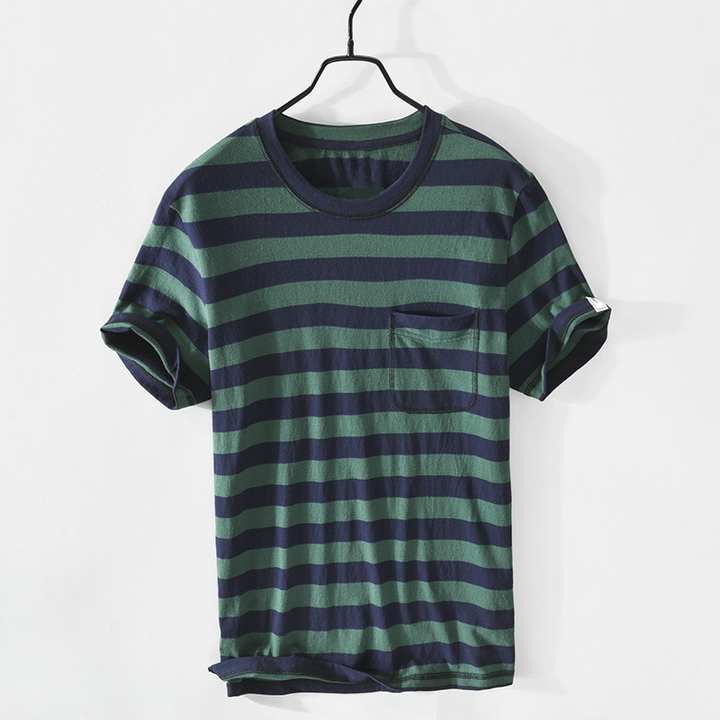 Florian | Modisches gestreiftes T-Shirt mit Brusttasche im modernen skandinavischen Stil