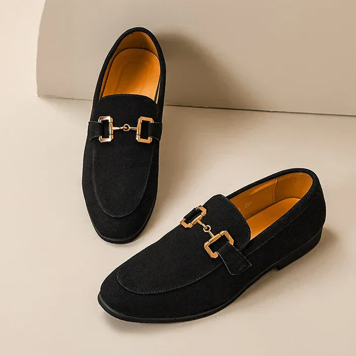Exklusive Herren-Slipper aus Wildleder mit Schnürsenkeln - das perfekte elegante Accessoire