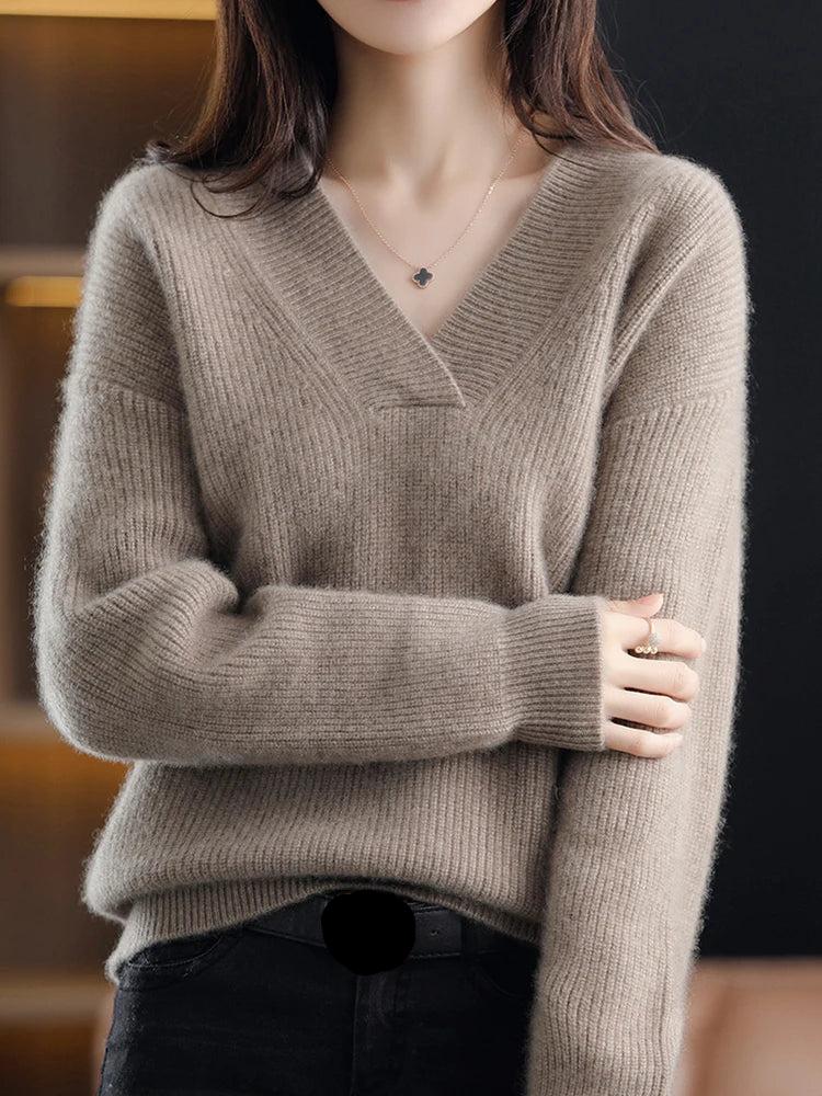 Modischer Damenstrickpullover mit spitzem Ausschnitt für einen eleganten Look