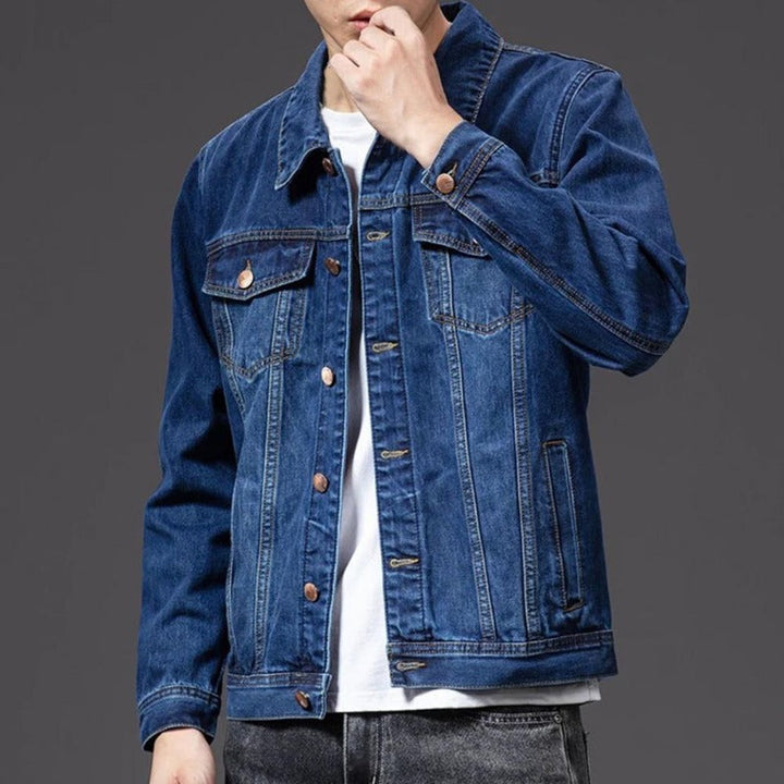 Elegante Herrenjacke mit Knöpfen und funktionellen Taschen auf der Vorderseite