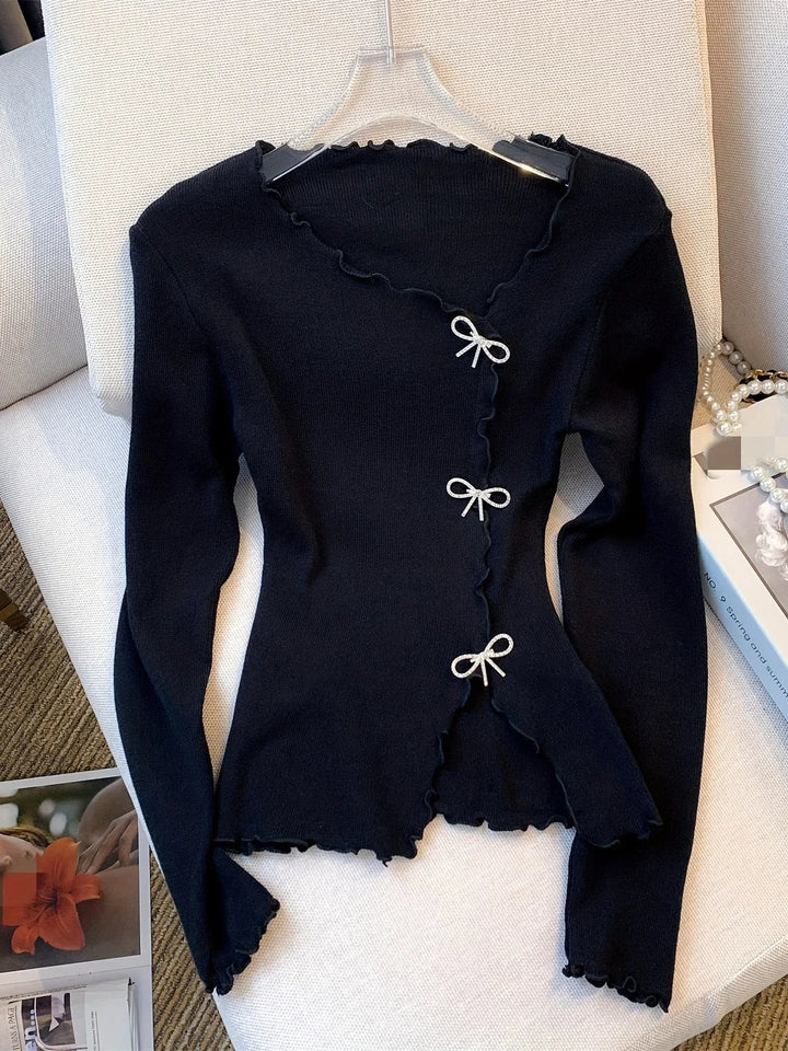 Eleganter Damenpullover mit bezaubernden Schleifen - eine stilvolle und modische Option für jede Gelegenheit