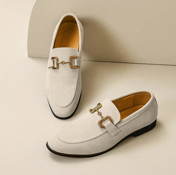 Exklusive Herren-Slipper aus Wildleder mit Schnürsenkeln - das perfekte elegante Accessoire